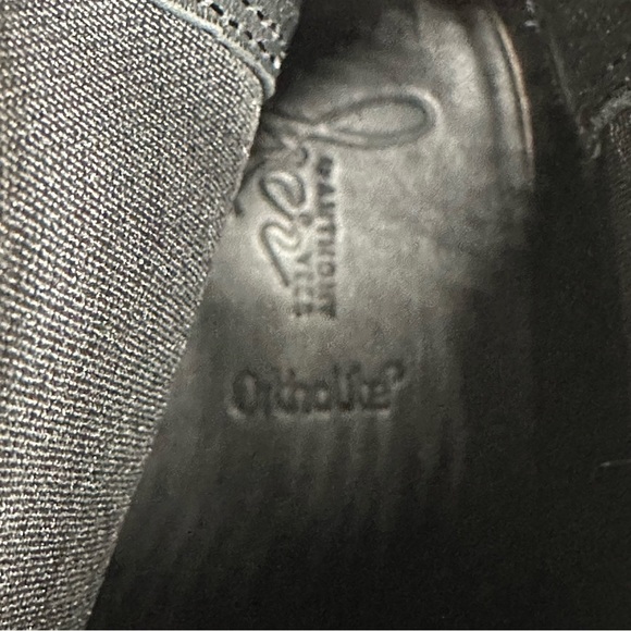 Anthony Veer Women's Olivia Lug Sole Chelsea Boot in Black Leather. Sz: 9.5/10.5 - Picture 9 of 10